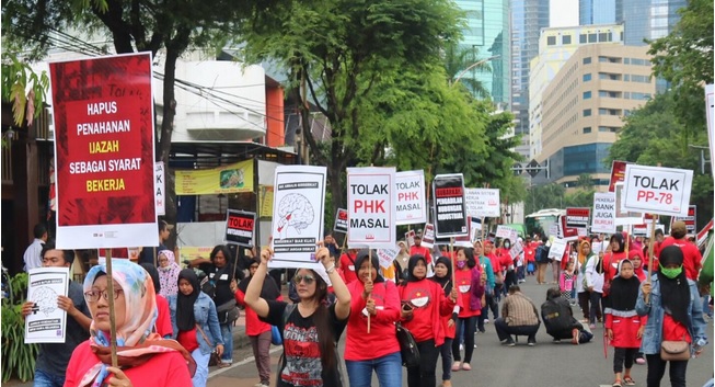Ribuan Buruh <i>Long March</i> Menuju Grahadi Ribuan Buruh <i>Long March</i> Menuju Grahadi